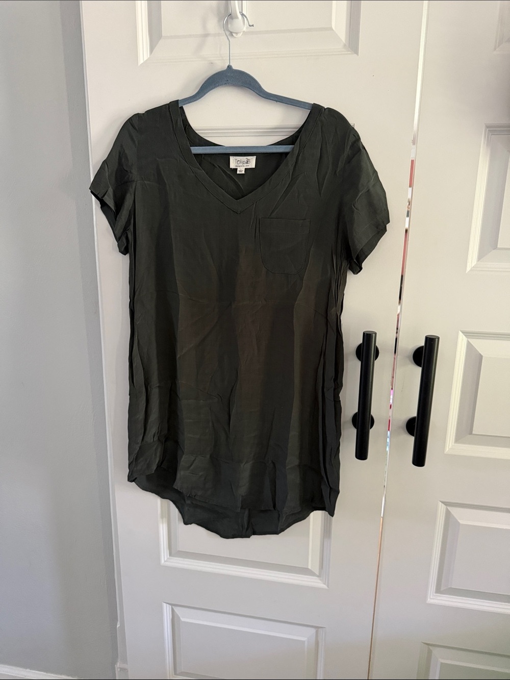 Women’s V-Neck Short Sleeve Pocket Top - Olive Green
